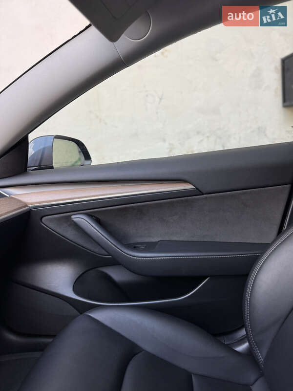 Седан Tesla Model 3 2022 в Трускавце