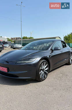 Седан Tesla Model 3 2024 в 