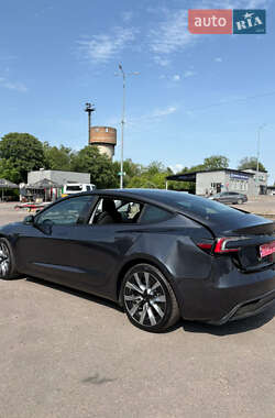 Седан Tesla Model 3 2024 в 