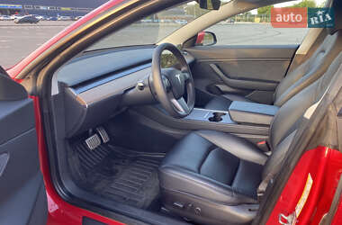 Седан Tesla Model 3 2020 в 