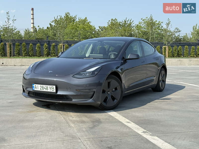Седан Tesla Model 3 2023 в 