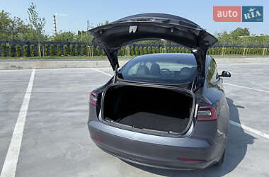 Седан Tesla Model 3 2023 в 