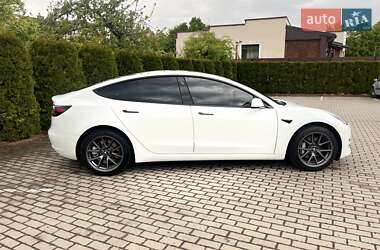 Седан Tesla Model 3 2023 в 