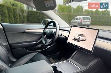 Седан Tesla Model 3 2023 в 