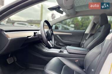 Седан Tesla Model 3 2023 в 