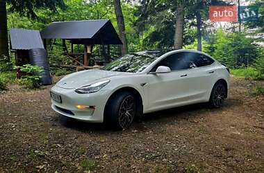 Седан Tesla Model 3 2020 в 