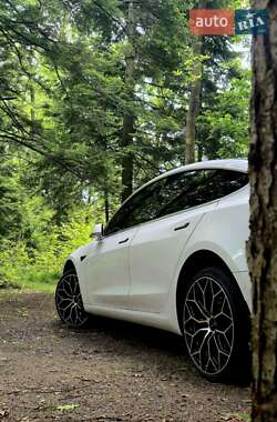 Седан Tesla Model 3 2020 в 