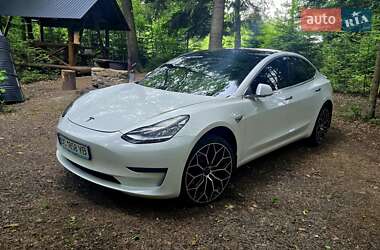 Седан Tesla Model 3 2020 в 