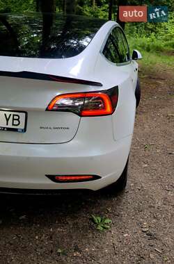 Седан Tesla Model 3 2020 в 