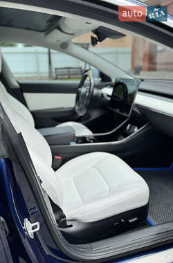 Седан Tesla Model 3 2018 в 