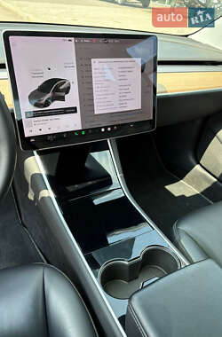 Седан Tesla Model 3 2019 в 