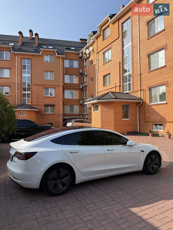 Седан Tesla Model 3 2018 в Києві