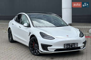 Седан Tesla Model 3 2022 в 