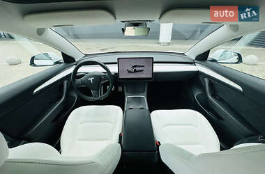 Седан Tesla Model 3 2022 в 