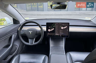 Седан Tesla Model 3 2019 в 