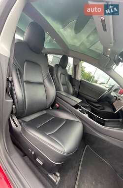 Седан Tesla Model 3 2019 в 