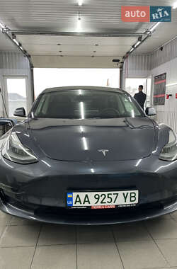 Седан Tesla Model 3 2022 в 