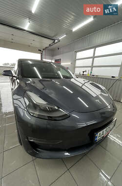 Седан Tesla Model 3 2022 в 