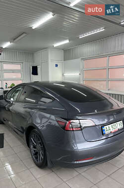 Седан Tesla Model 3 2022 в 