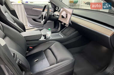 Седан Tesla Model 3 2022 в 