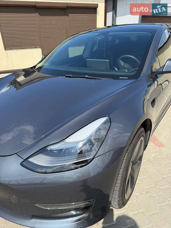 Седан Tesla Model 3 2023 в Жовкве