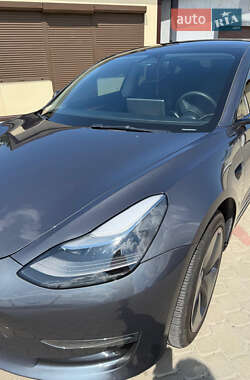 Седан Tesla Model 3 2023 в 