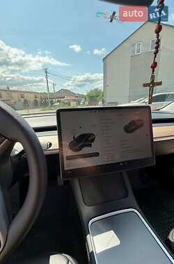 Седан Tesla Model 3 2023 в Жовкве