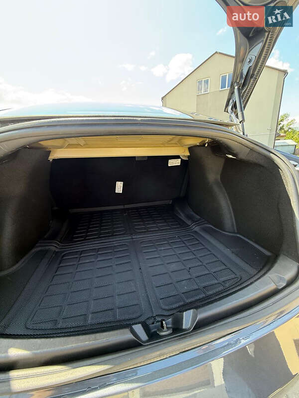 Седан Tesla Model 3 2023 в Жовкве