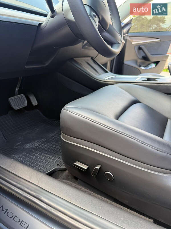Седан Tesla Model 3 2023 в Жовкве