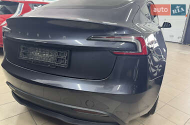 Седан Tesla Model 3 2024 в 