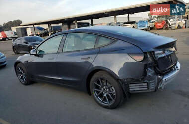 Седан Tesla Model 3 2022 в 