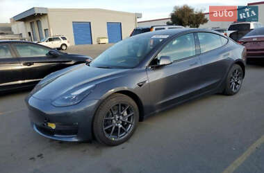 Седан Tesla Model 3 2022 в 