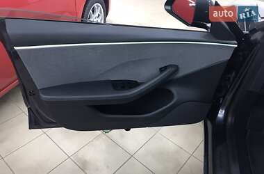 Седан Tesla Model 3 2024 в 