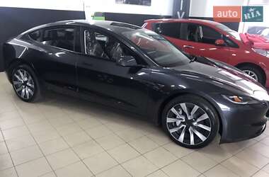 Седан Tesla Model 3 2024 в 