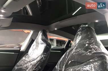 Седан Tesla Model 3 2024 в 
