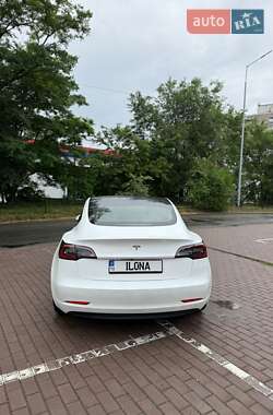 Седан Tesla Model 3 2023 в 