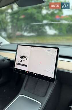 Седан Tesla Model 3 2023 в 
