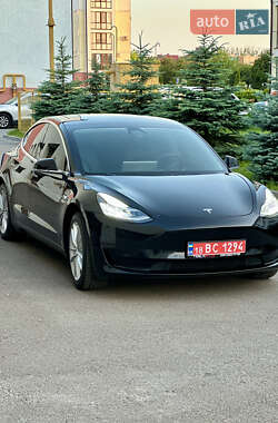Седан Tesla Model 3 2020 в Ровно