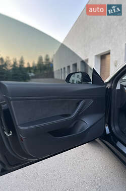 Седан Tesla Model 3 2020 в 