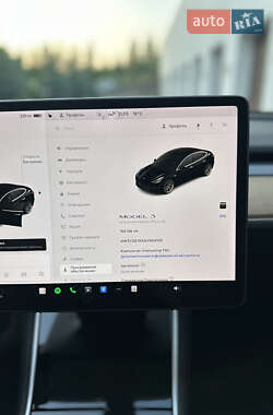 Седан Tesla Model 3 2020 в 