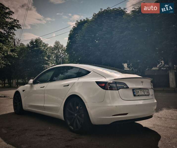 Седан Tesla Model 3 2020 в Миколаєві