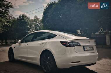 Седан Tesla Model 3 2020 в 