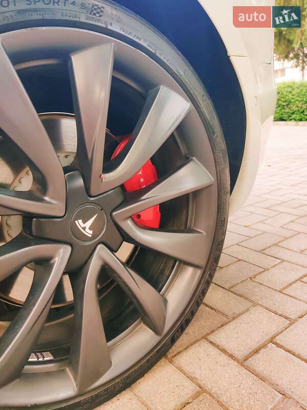 Седан Tesla Model 3 2020 в Миколаєві