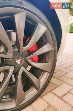 Седан Tesla Model 3 2020 в 