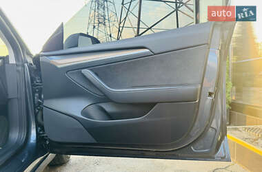 Седан Tesla Model 3 2022 в 