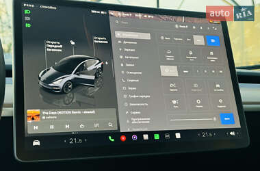 Седан Tesla Model 3 2022 в 