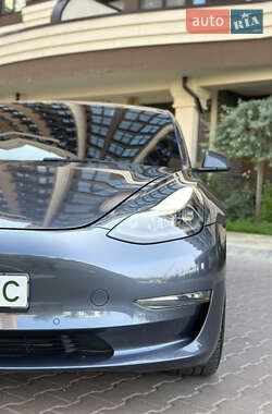 Седан Tesla Model 3 2022 в 