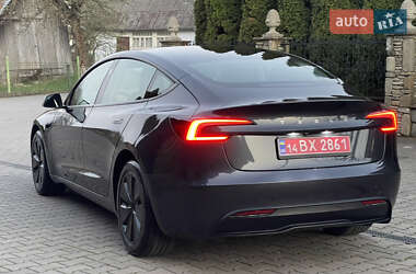 Седан Tesla Model 3 2024 в 