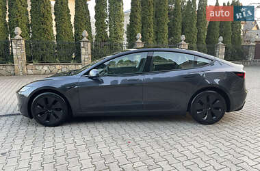 Седан Tesla Model 3 2024 в 
