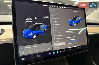 Седан Tesla Model 3 2021 в 